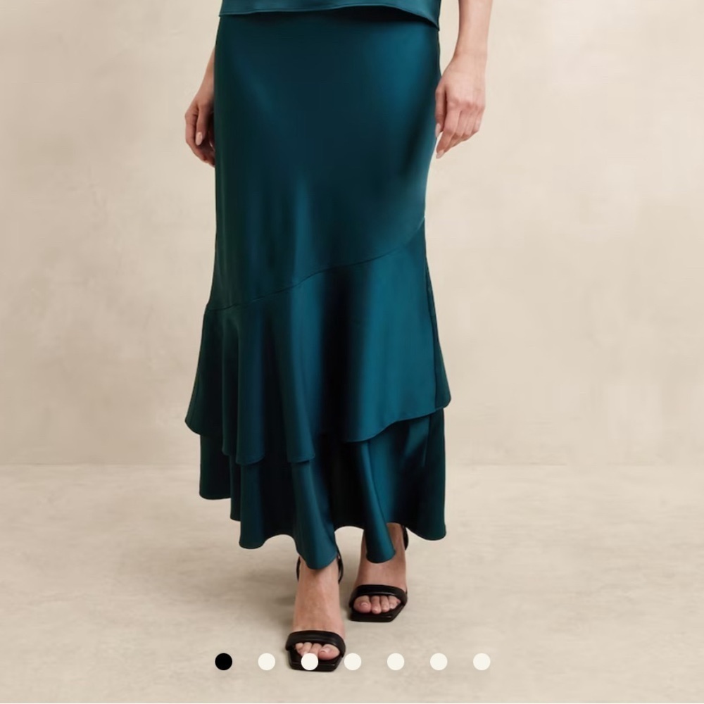 Banana Republic factory SATIN TIERED MAXI SKIRT